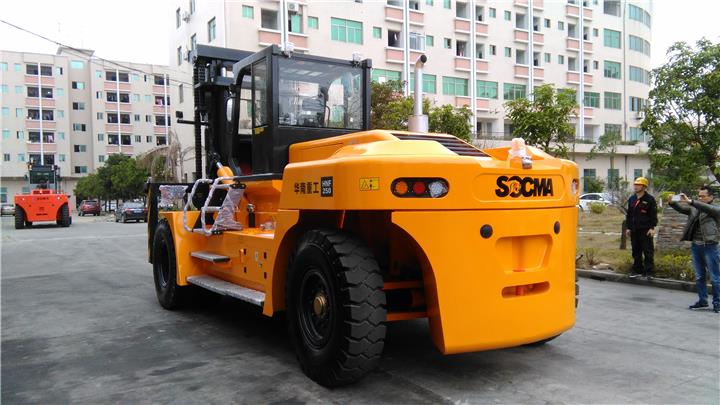 25 Ton Forklift