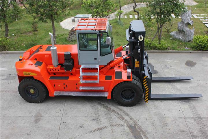 25 Ton Forklift