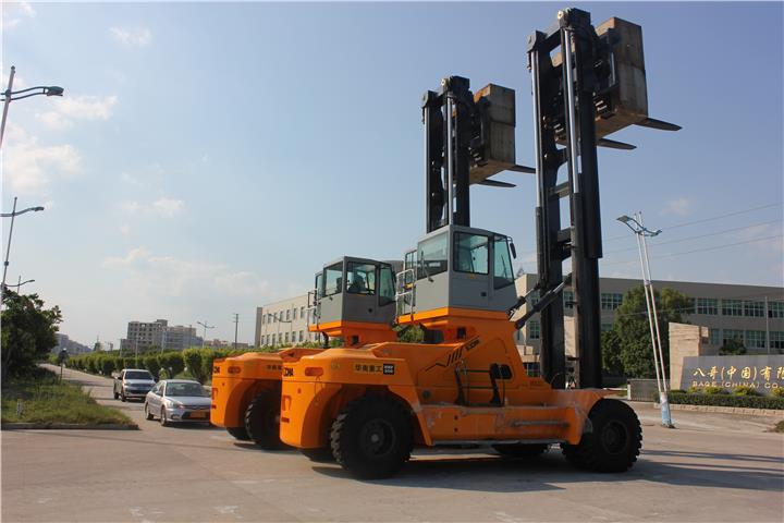 30 Ton Container Forklift 8.1m