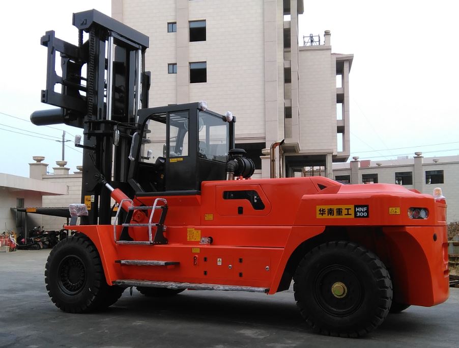 Carretilla elevadora 30t para transporte de contenedores.png 30t forklift for container transport.png