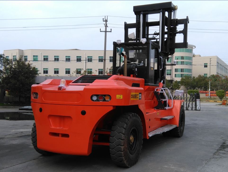 Carretilla elevadora de 30t para transporte de contenedores1.png 30t forklift for container transport1.png