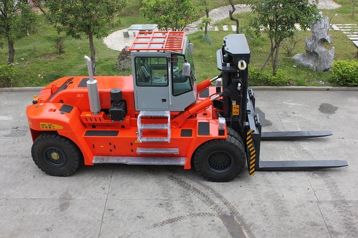 Heavy duty forklift 25 ton