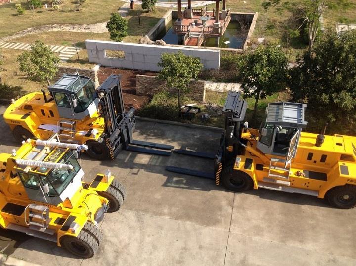 Carretilla elevadora de trabajo pesado de 25 toneladas.