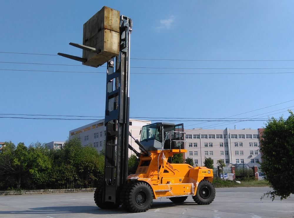 30T FORKLIFT 8.1M LIFTING 30T FORKLIFT 8.1M LIFTING