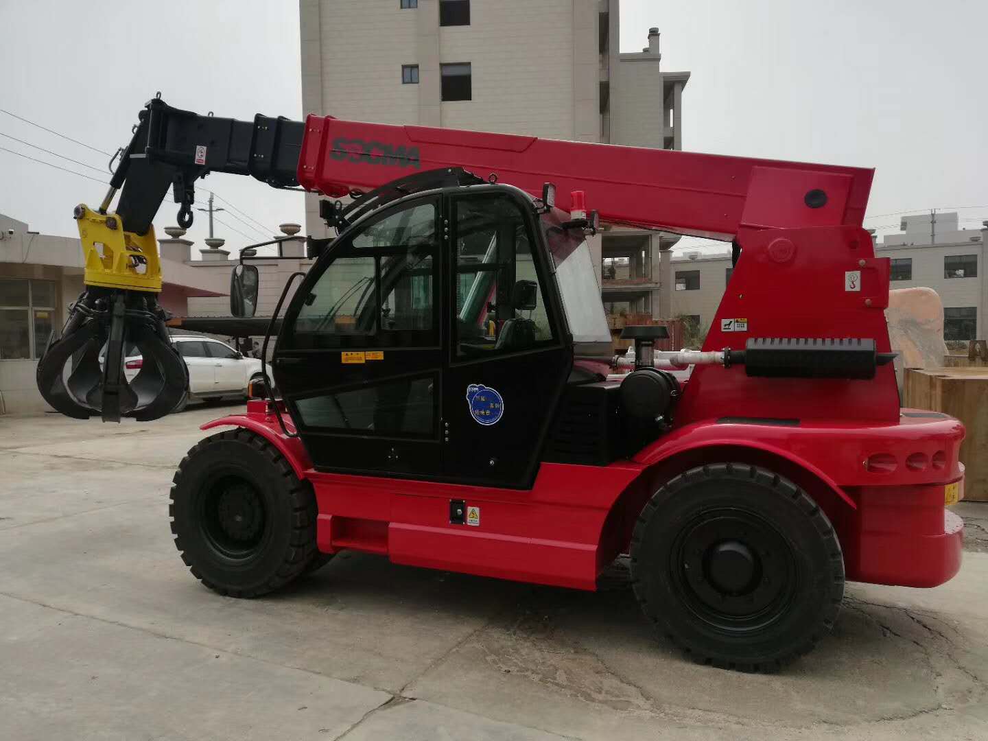 11t telehandler with grab 1.jpg