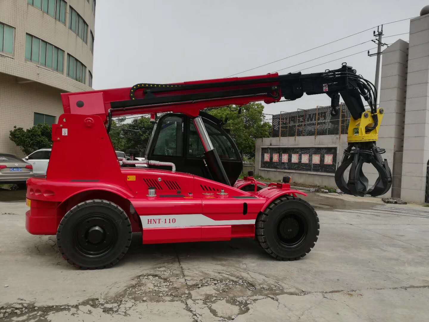 11t telehandler with grab 2.jpg