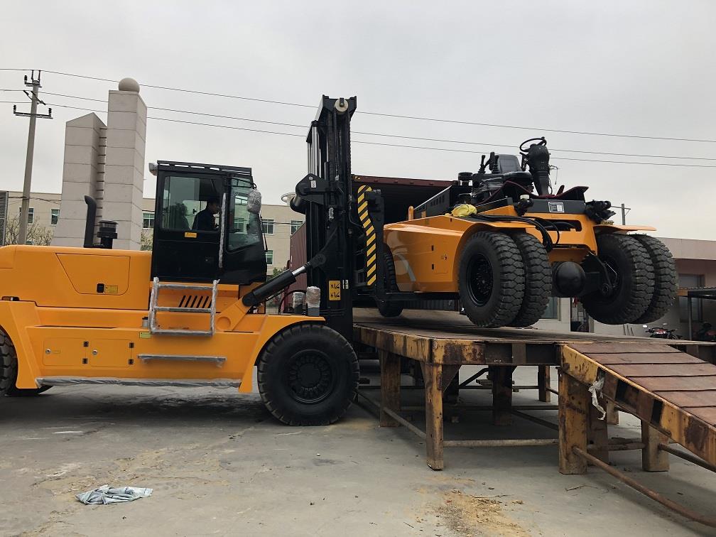 COMPACT 16T FORKLIFT COMPACT 16T FORKLIFT