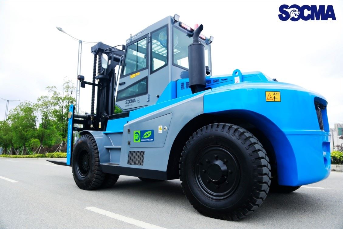 13.5 ton forklift (3)