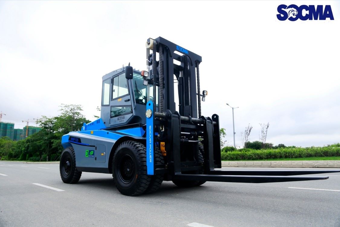 13.5 ton forklift (14)