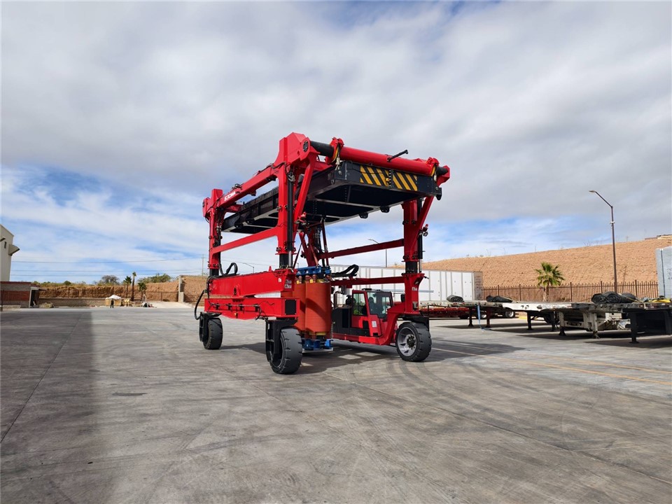 30 Ton Port Crane Container Handling Crane Straddle Carrier Crane