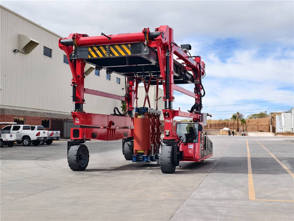 30 Ton Port Crane Container Handling Crane Straddle Carrier Crane
