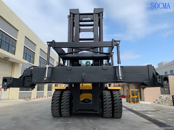 container forklift with spreader8