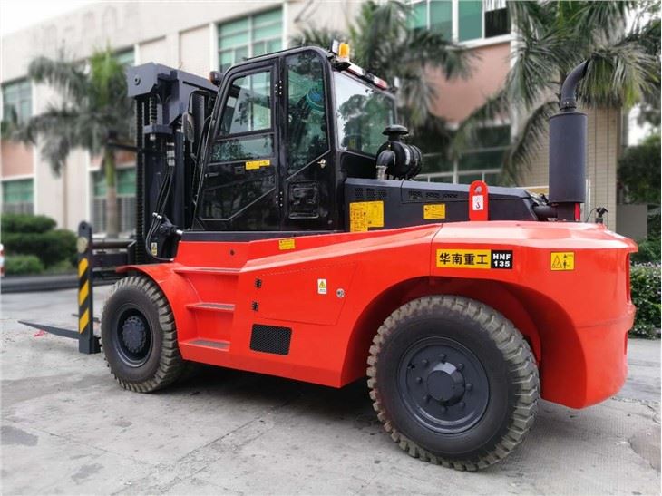 13.5 ton forklift (5)
