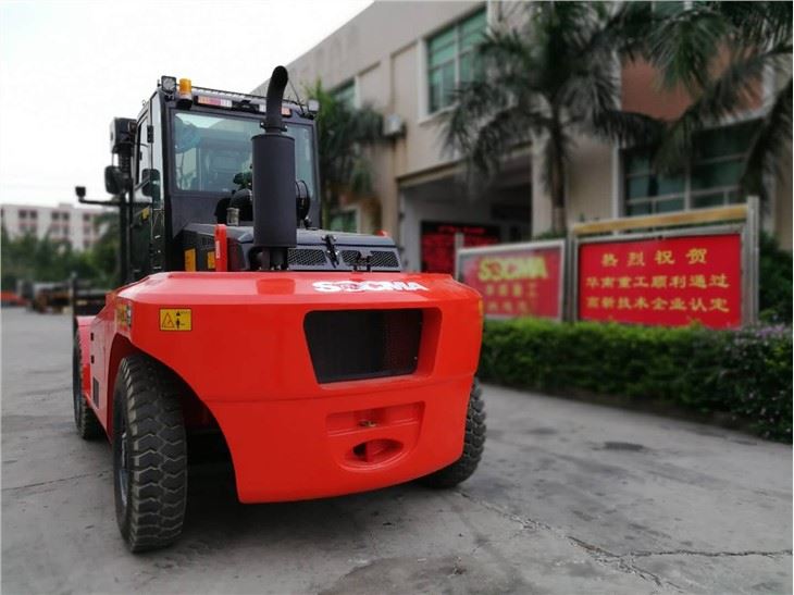 13.5 ton forklift (9)