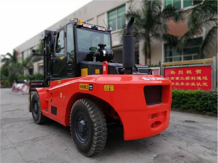 13.5 ton forklift (11)