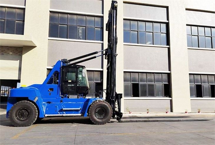 SOCMA Heavy Equipment Yacht Forklift