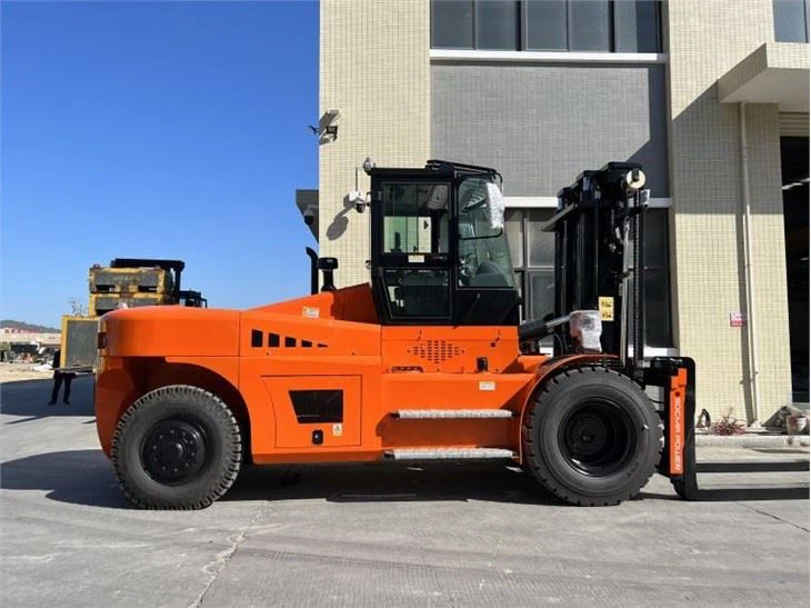 SOCMA 18 Ton Heavy Duty Forklift