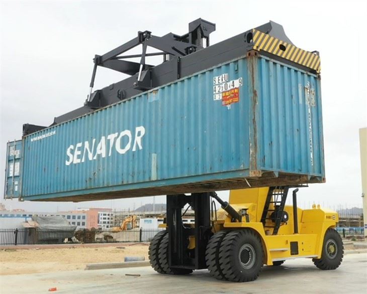 Carretilla elevadora SOCMA para puertos logísticos